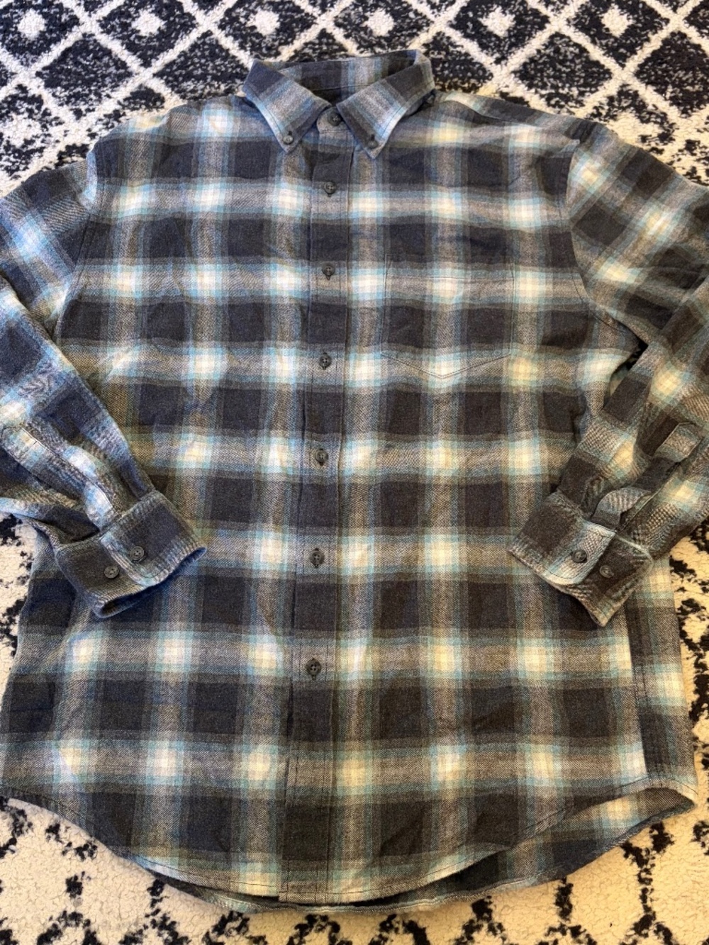 Pendleton Long Sleeve Plaid Flannel Shirt Men's M Button Up Fall Winter Charcoal